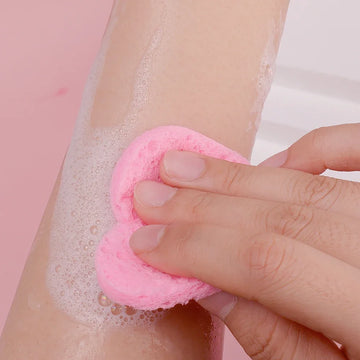200Pcs Compress Face Wash Puff Reusable Heart Shape Sponges Face Cleansing Pads Strong Water Absorption Natural Wood Pulp Cotton
