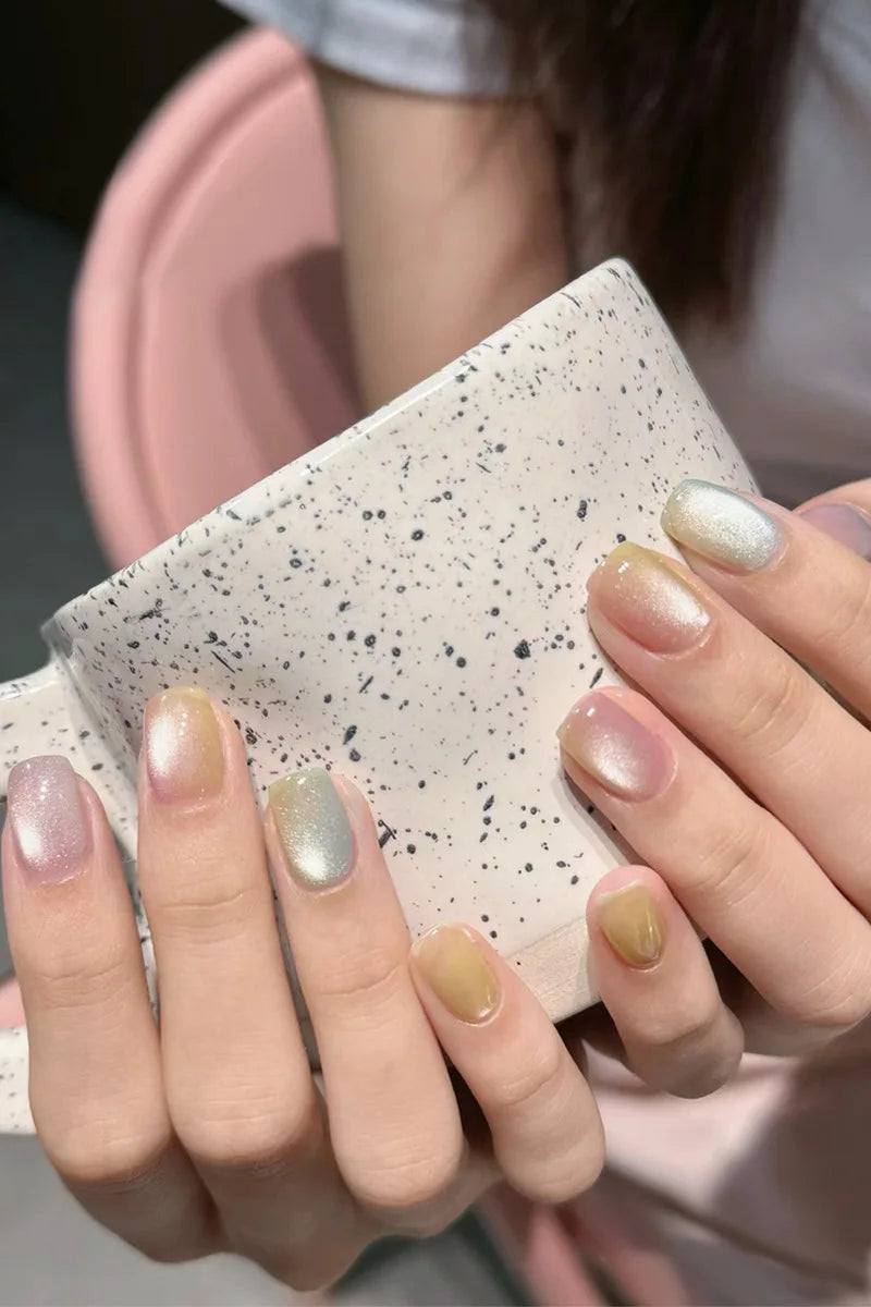 30Pcs Rainbow Color Glow Cat Eye Press on False Nails with Glue Glitter Short Square Nails Sweet Cool Gradient Summer Fake Nails
