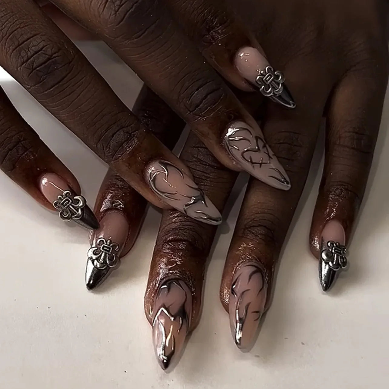 24PCS Simple Nude Almond Fake Nail with Glue Silver Star Patterns French Press on Nail Full Cover Ins Style Wearable False Nail