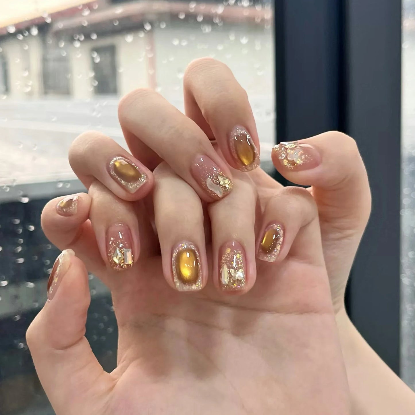 10pcs high-end Amber gold short style handmade fake nails, Light luxury short nail decoration patches for girls' elegance