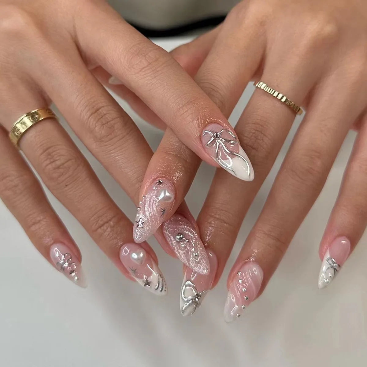 24Pcs Simple French Nails Art Tips Fake Nails 3D Design Wearable Full Cover False Nail Mid-length Almond Reusable Press on Nails