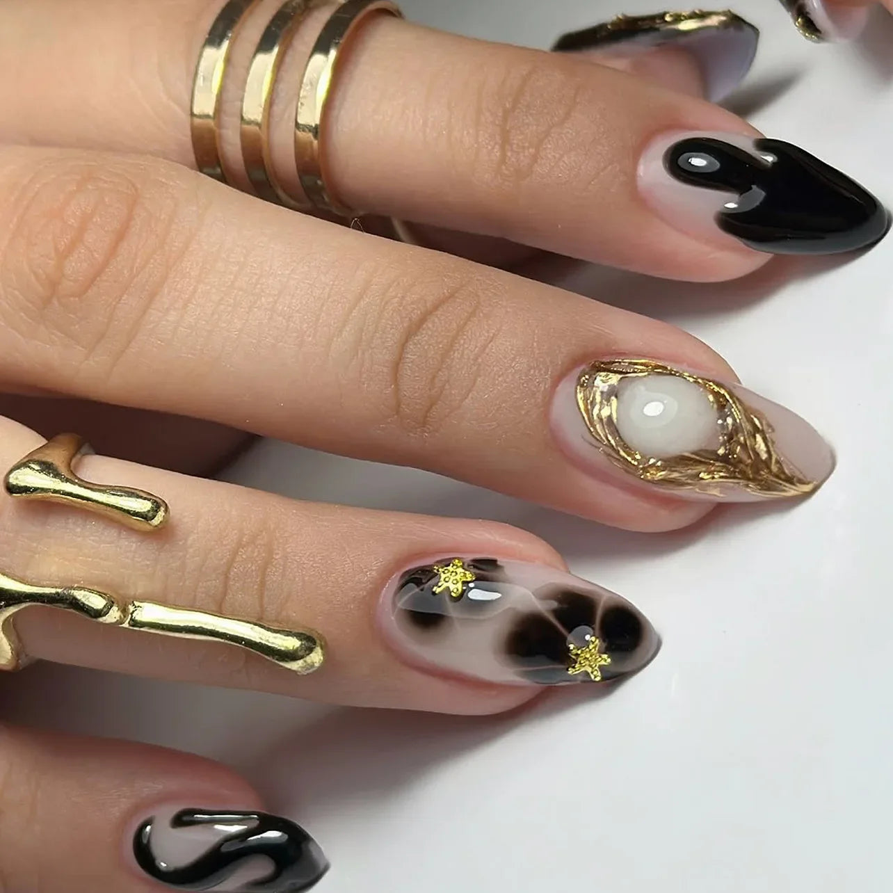 Fashion Brown Flowers Nude Color Nail Art Gold French Almond False Nails Detachable Finished Fake Nails Press on Nails with Glue