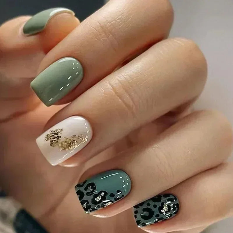 24Pcs Fashion Fake Nails Press on Short Square Head False Nail Art Black Starlit Sky Design Artifical Full Cover Nail Tips