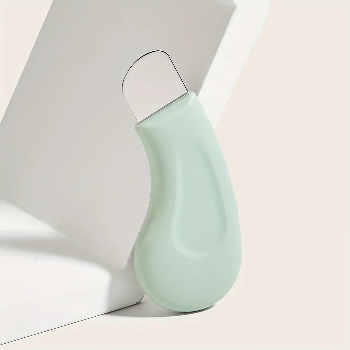Manual acne extractor, capable of cleaning the skin of the nose and face, beauty care tool