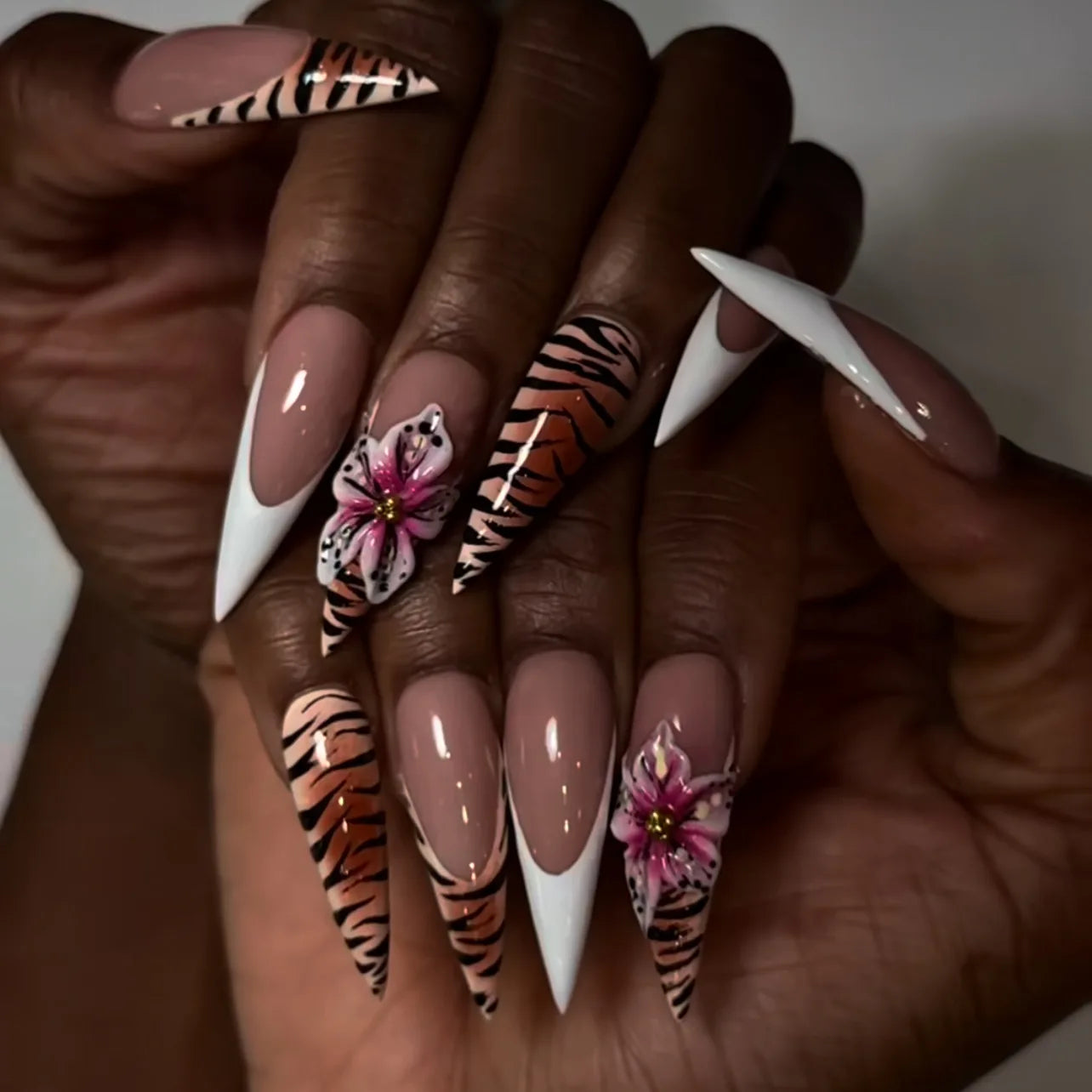 Pink Magic Mirror French 3D Flowers Nail Art Fashion Almond Wearable False Nails Detachable Finished Fake Nails Press on Nails