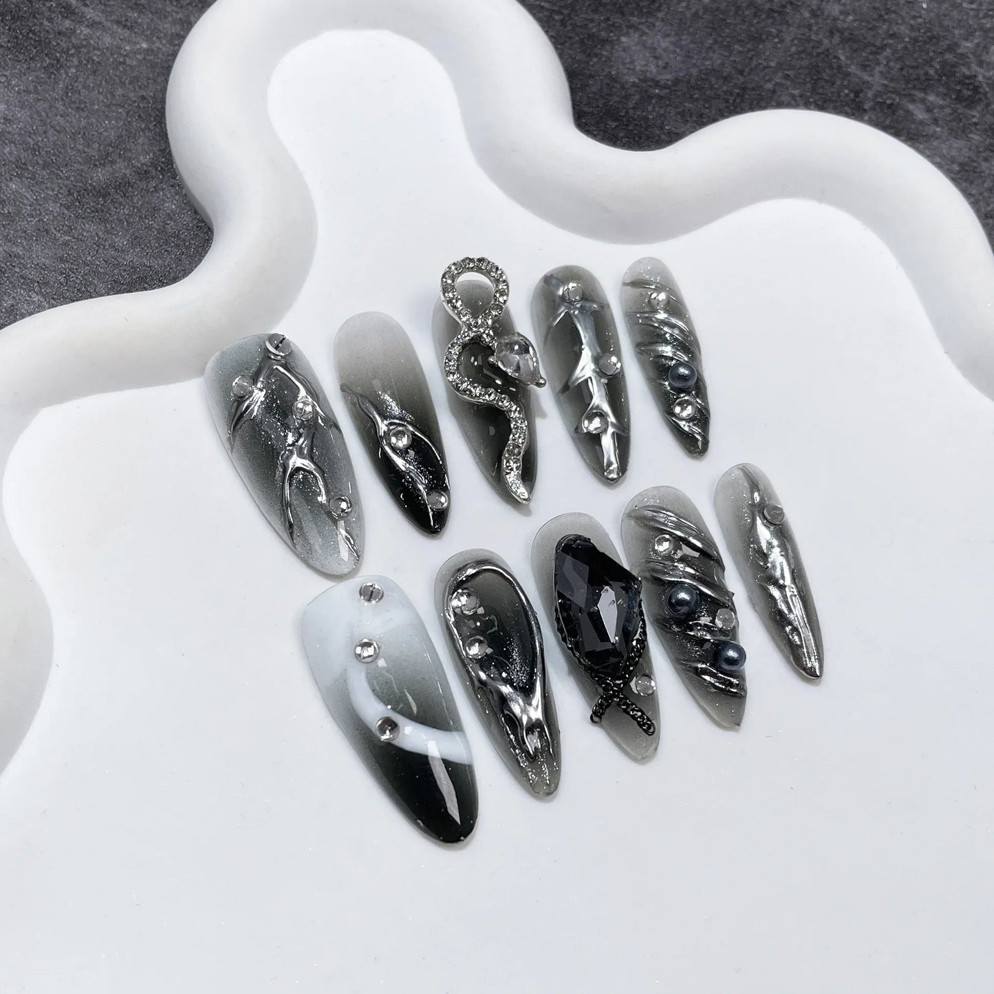 10pc Stiletto Almond Press On Nails Dark Black Fake Nails With Butterfly Star Design Hot Girl Detachable Full Cover Nail Art Tip
