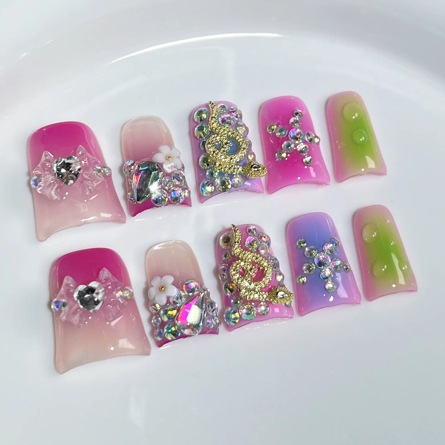 10pcs Pink Duckbill Handmade Press on Nails Art Simple White French Short Fake Nail Wearable Rhinestones Design False Nails Tips