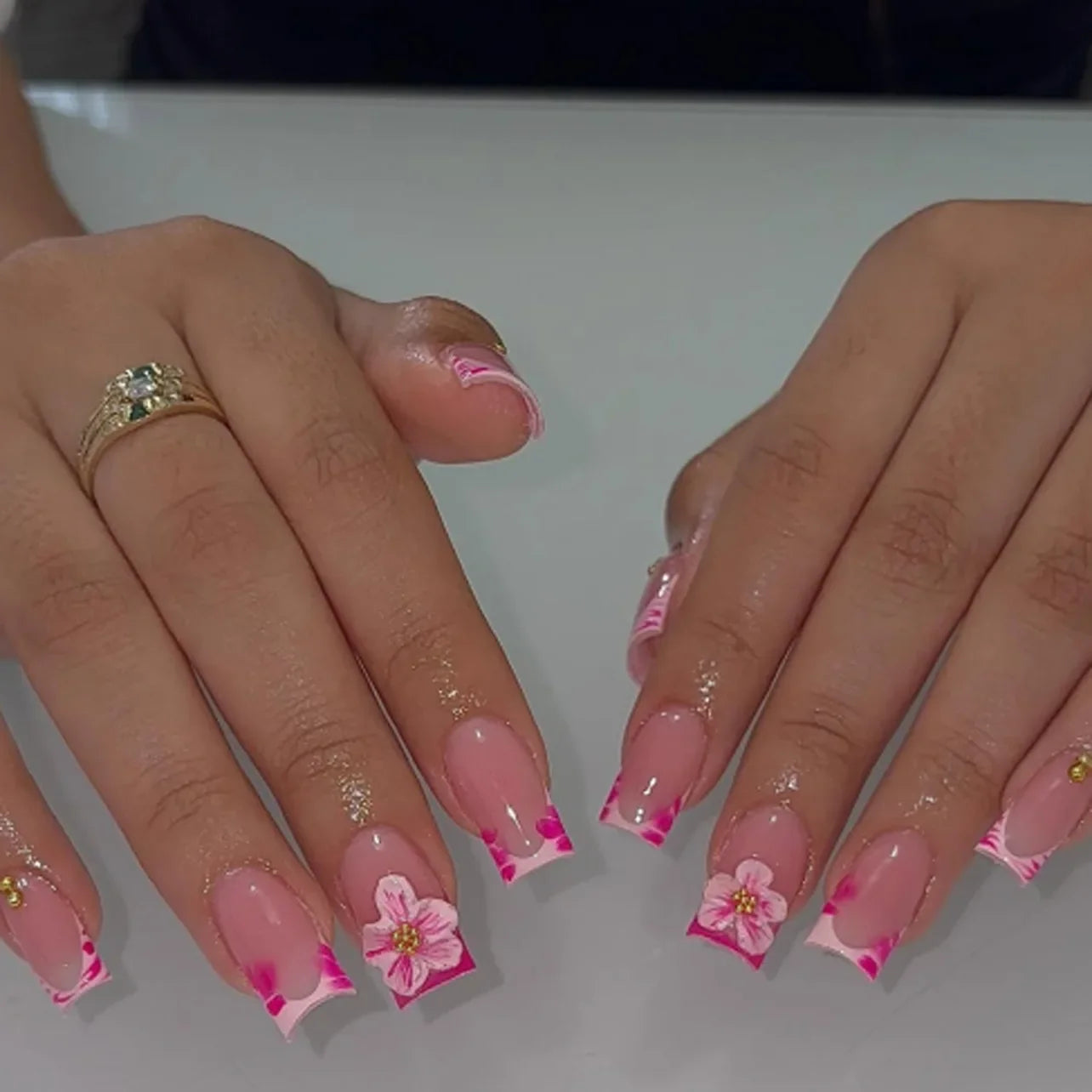 24pcs Blush Pink French Press On Nails Hand-painted White Flower Gold Ball Designs Fake Nail Short Square Korean False Nail Tips
