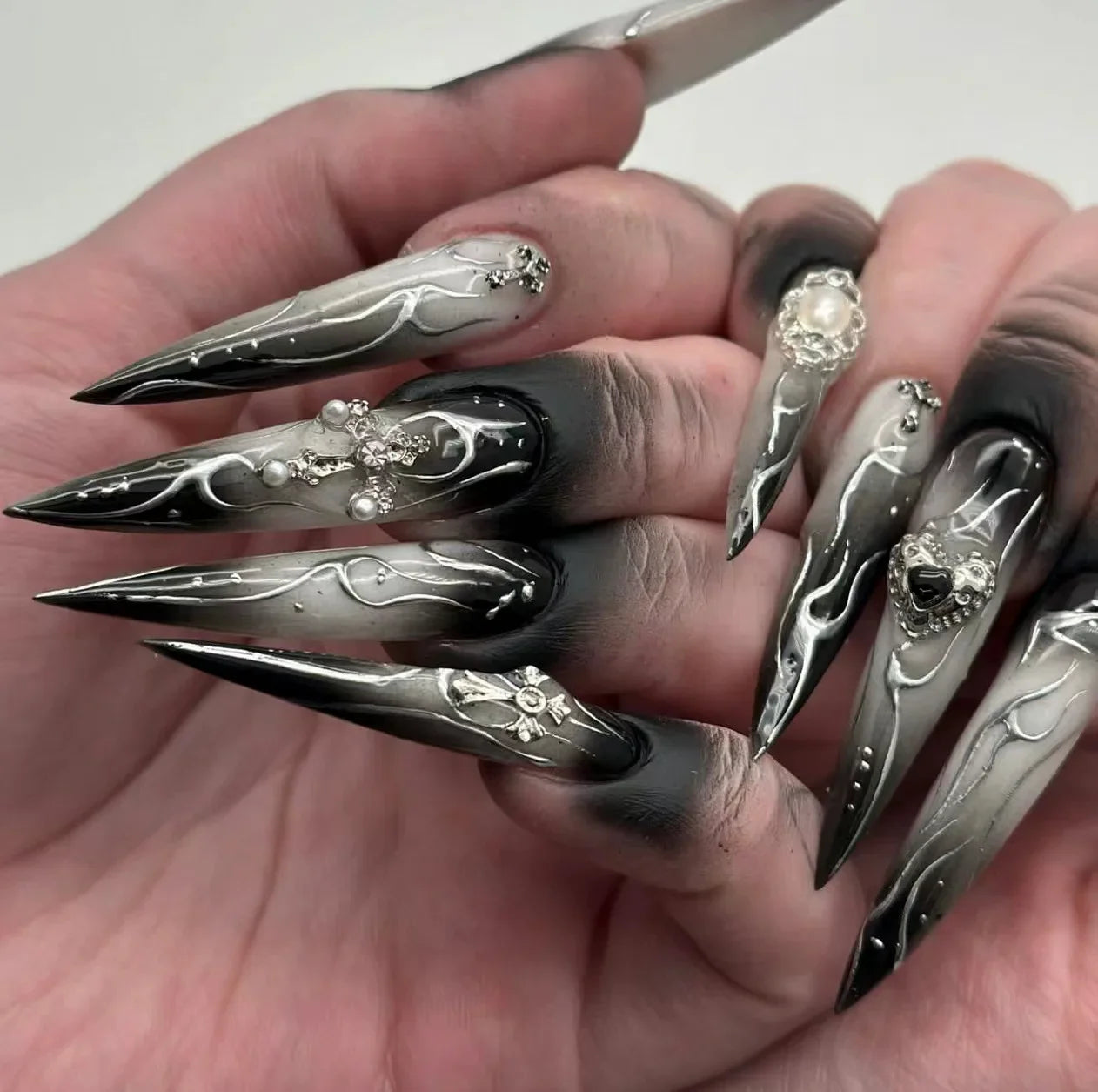 24Pcs Horror Comic Tomie Press on Nails Almond Glossy Black Japanese Anime Nails Reusable Halloween False Nail Tips for Girls
