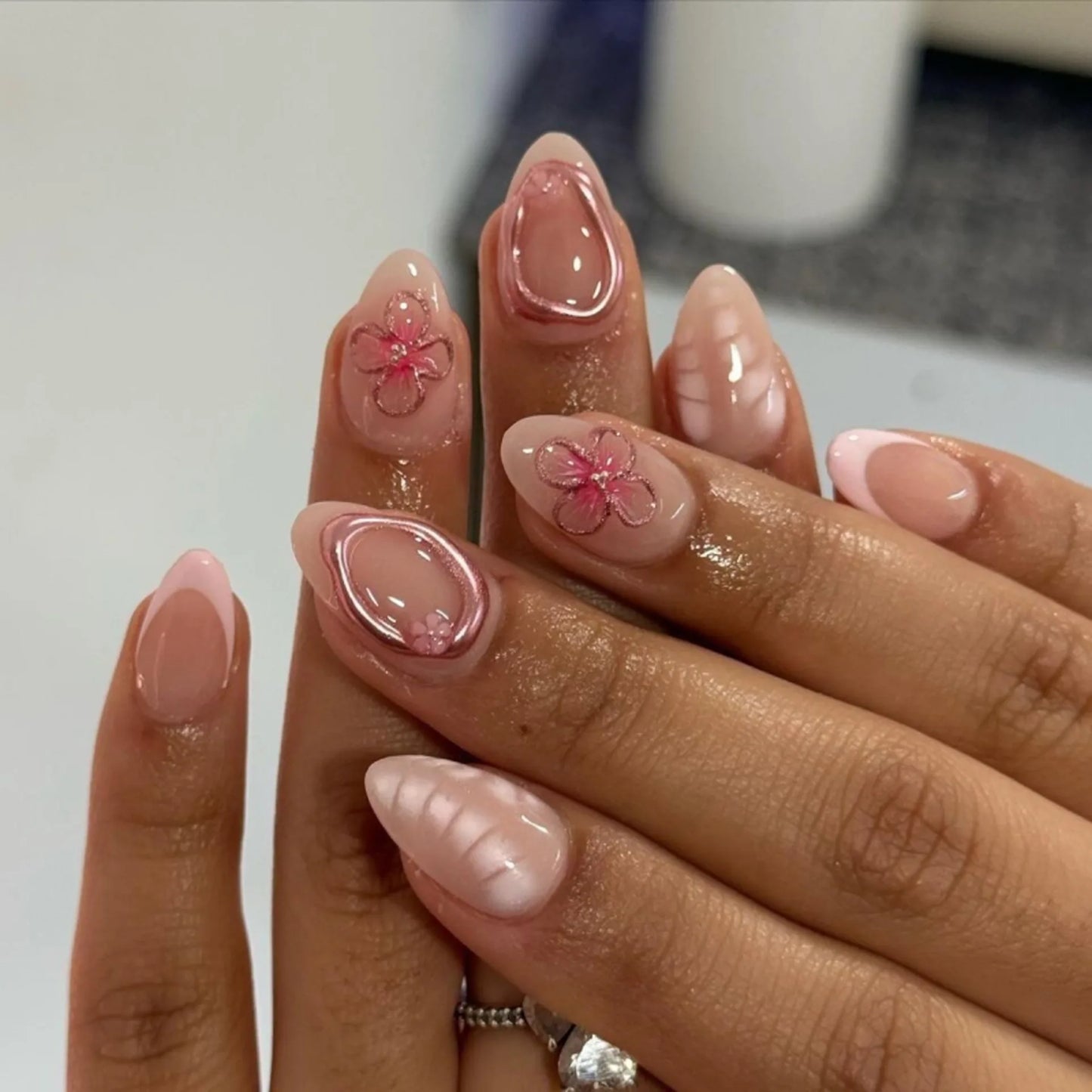 24pcs French Almond Press on Nails Flower False Nails Wearable Stick-on Nails Fake Nail Uñas Postizas Mujer Накладные Ногти 네일팁