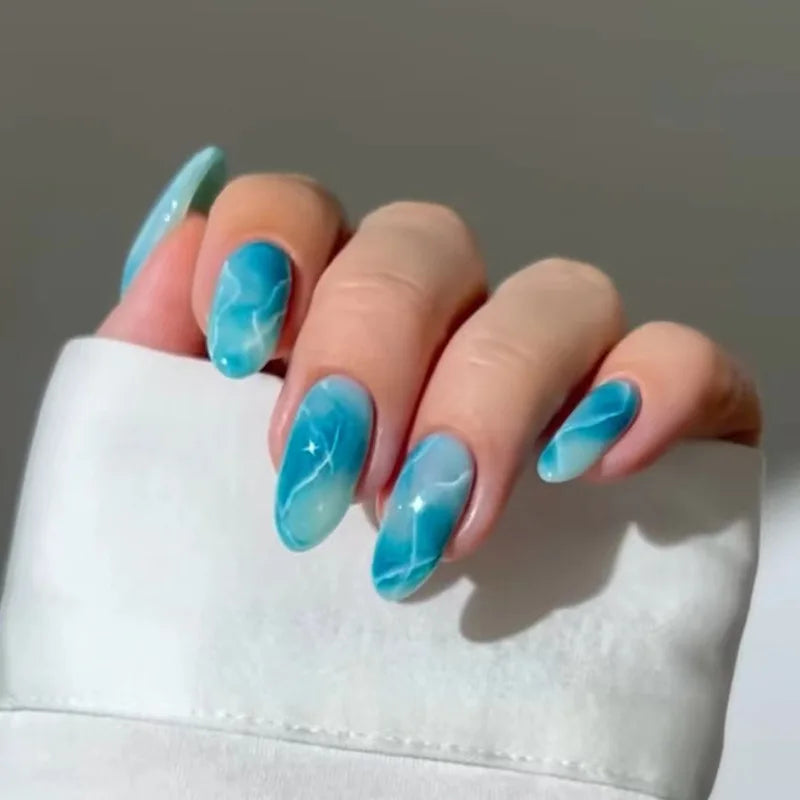24Pcs Simple Green French False Nails Short Almond Fake Nails with Wave Line Design Wearable Round Head Press on Nail Tips
