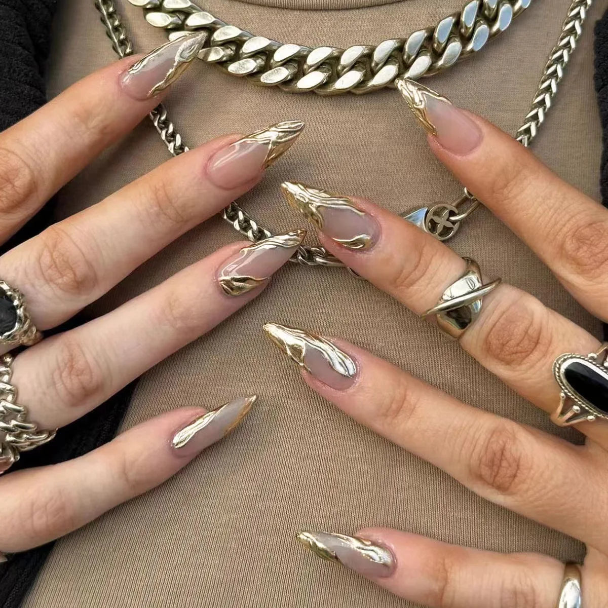 24Pcs Simple French Nails Art Tips Fake Nails 3D Design Wearable Full Cover False Nail Mid-length Almond Reusable Press on Nails