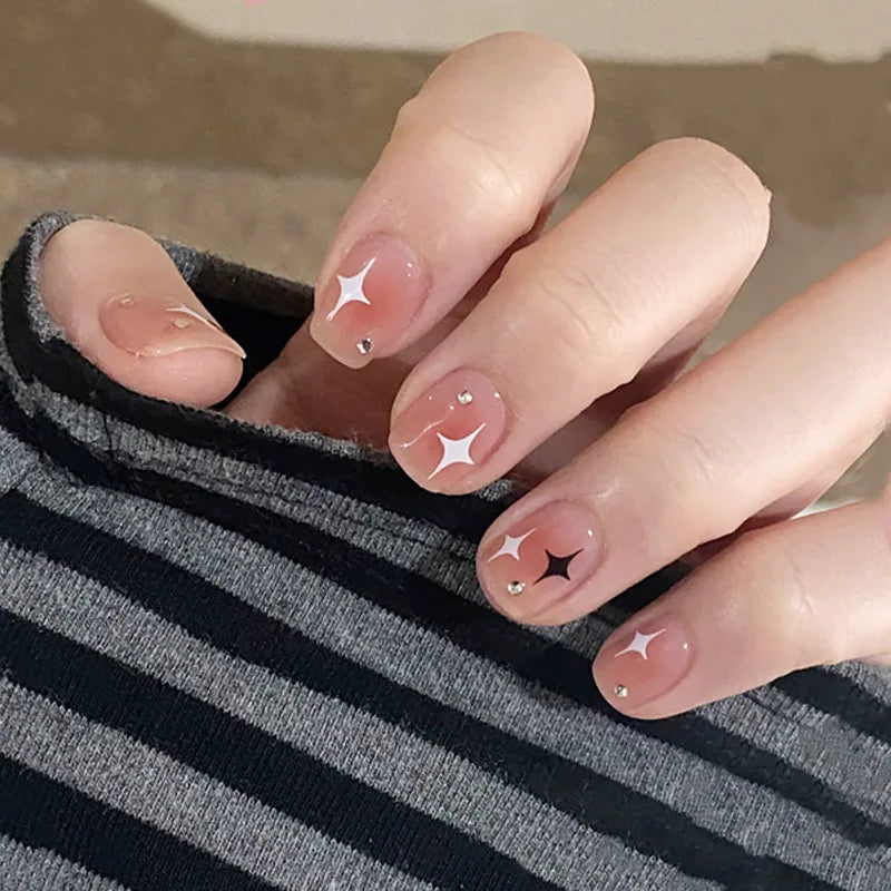 Y2K Black White Star Artificial Fake Nails Full Cover Short False Nail Removable Press on Nails for Women DIY Manicure 24Pcs