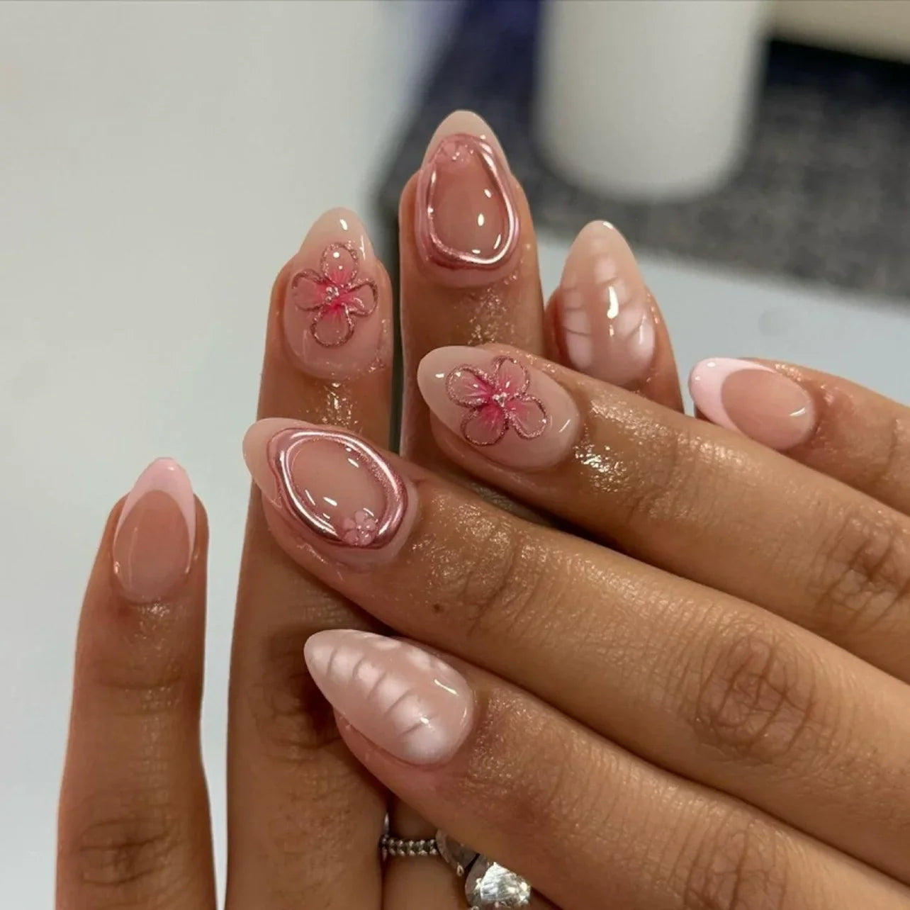 24pcs French Almond Press on Nails Flower False Nails Wearable Stick-on Nails Fake Nail Uñas Postizas Mujer Накладные Ногти 네일팁