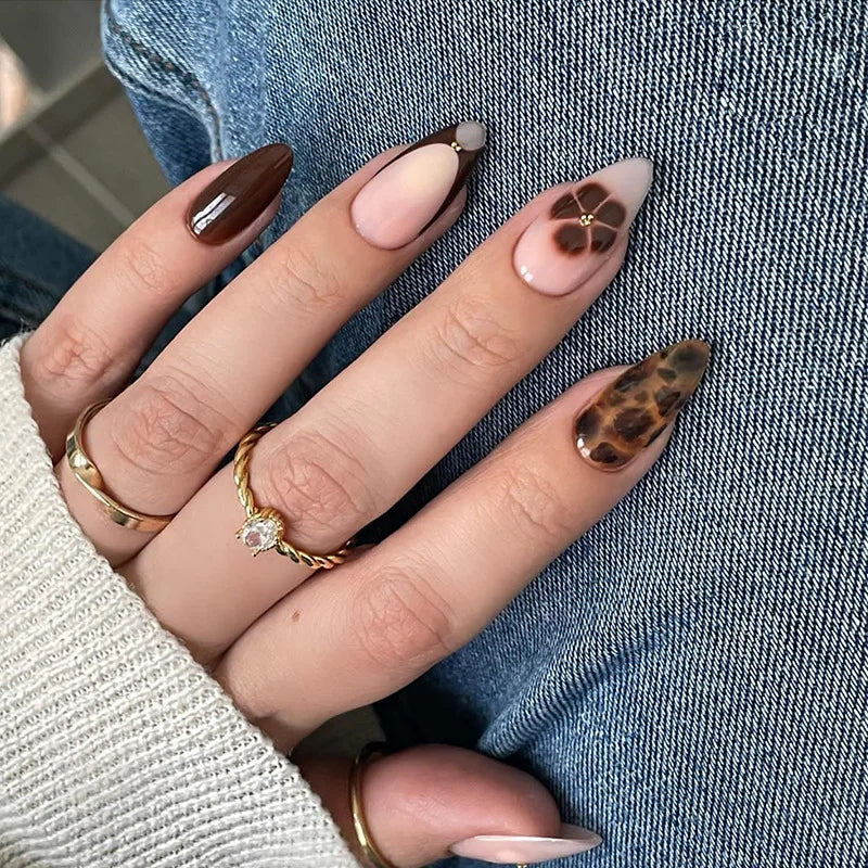 24Pcs Simple French Nails Art Tips Fake Nails 3D Design Wearable Full Cover False Nail Mid-length Almond Reusable Press on Nails