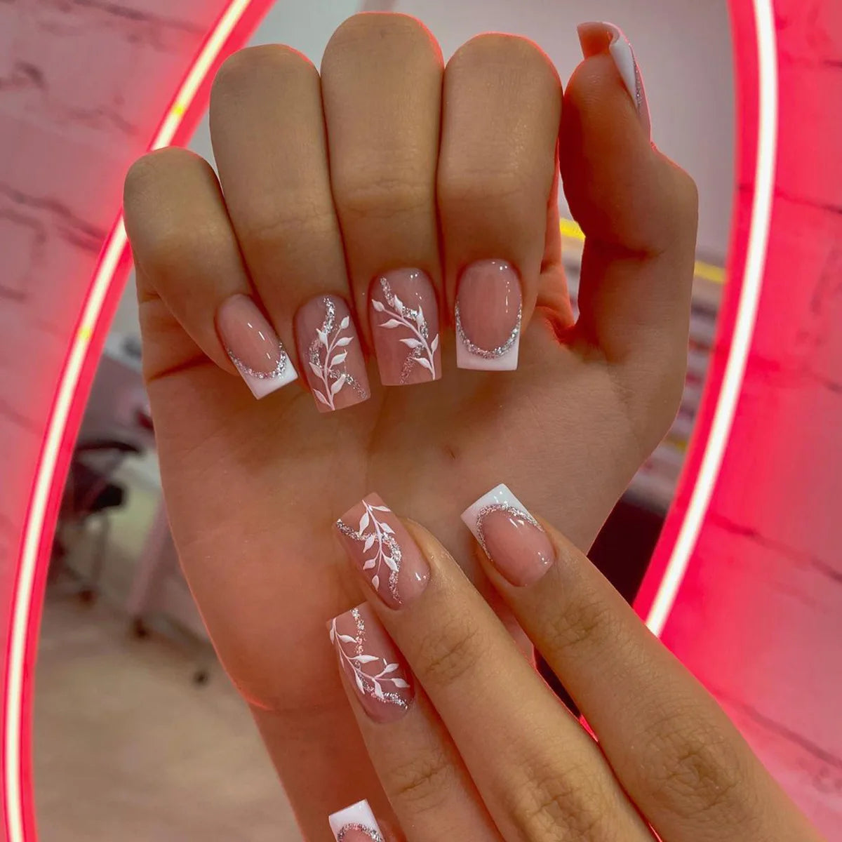 24Pcs Simple Fake Nail with Broken Diamond Short Square Press on False Nails Gradient White Wearable Ballet Full Cover Nail Tip