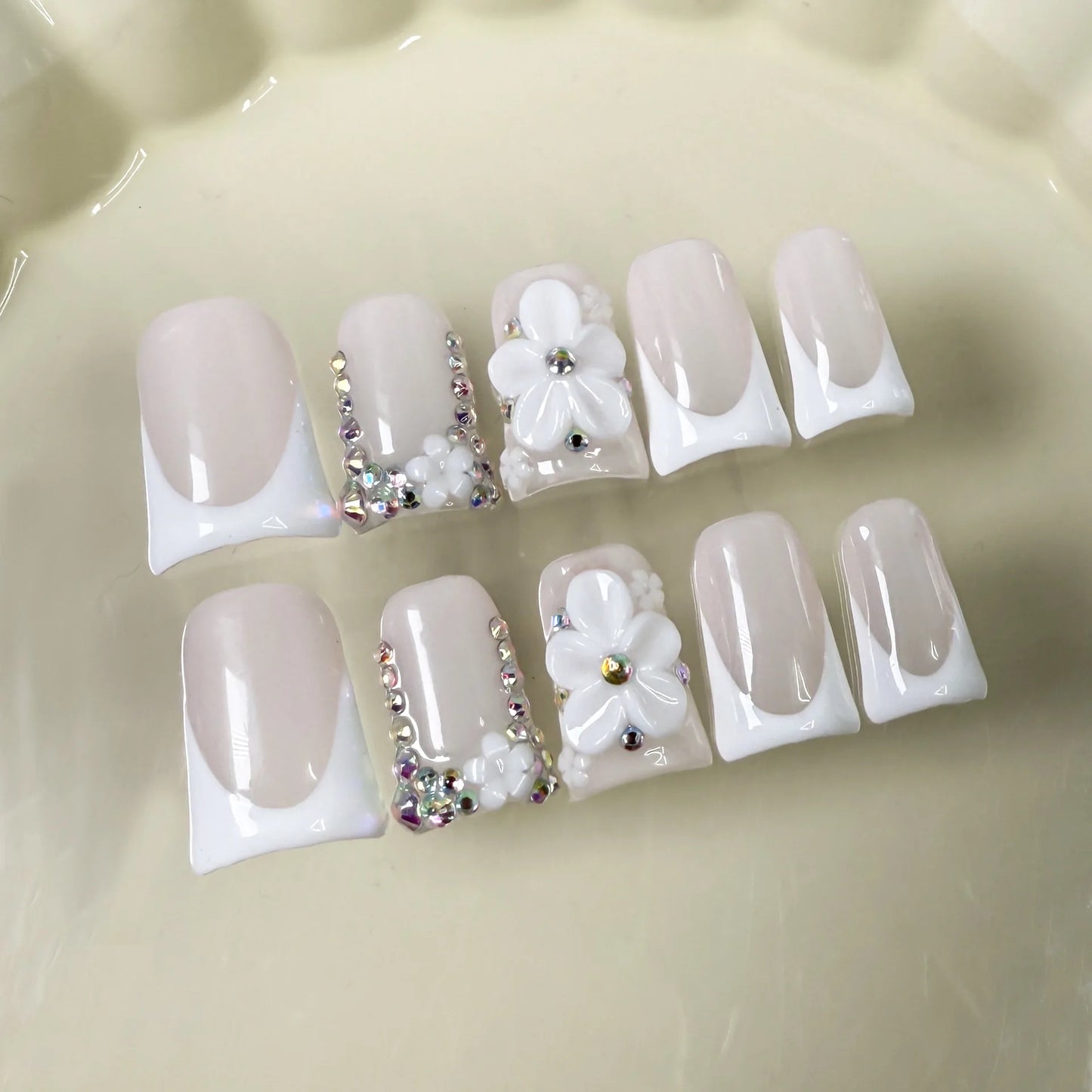 10pcs Pink Duckbill Handmade Press on Nails Art Simple White French Short Fake Nail Wearable Rhinestones Design False Nails Tips