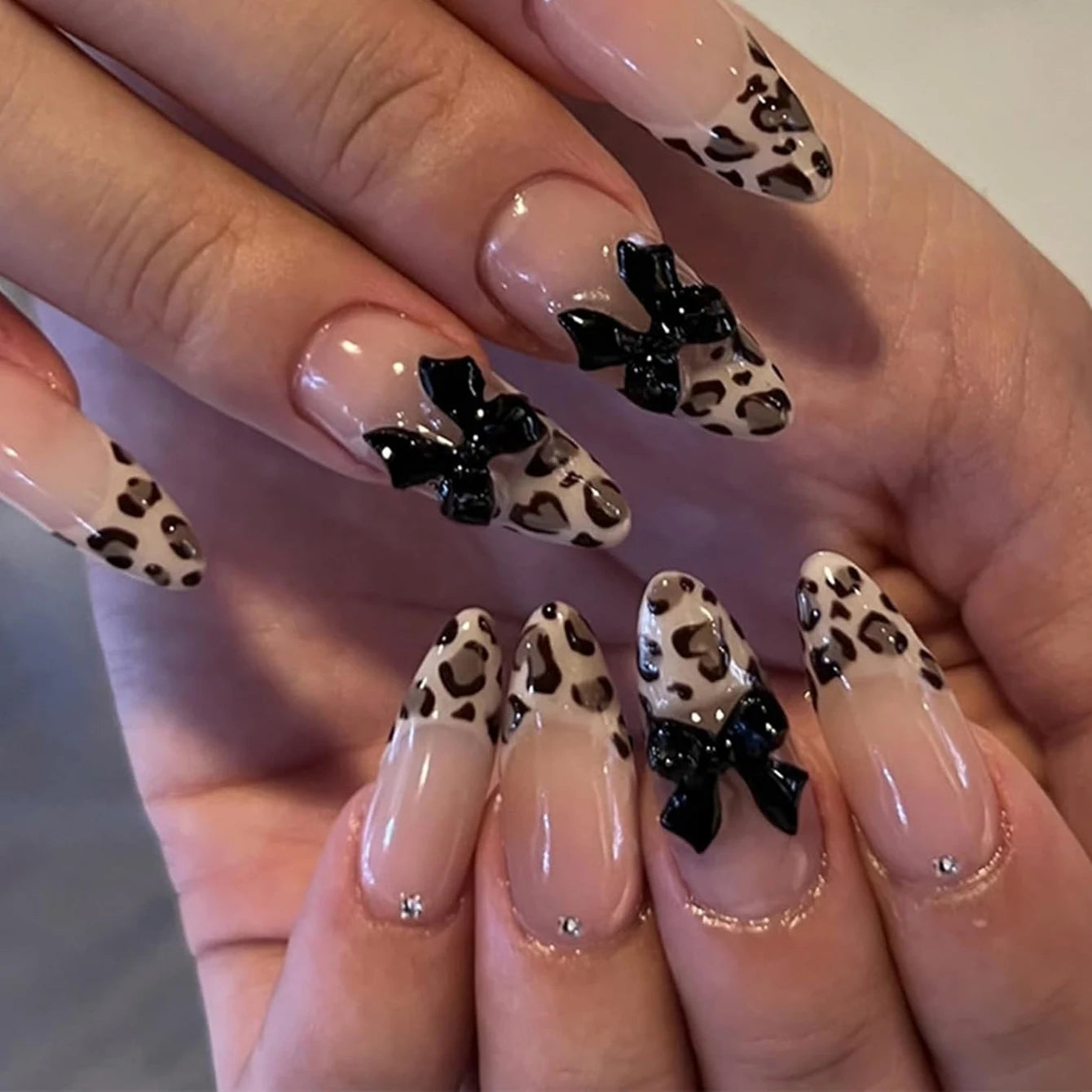 10pcs-XS/S/M French Almond Press on Nails Leopard Print False Nails 3D Bow Wearable Stick-on Nails Fake Nail