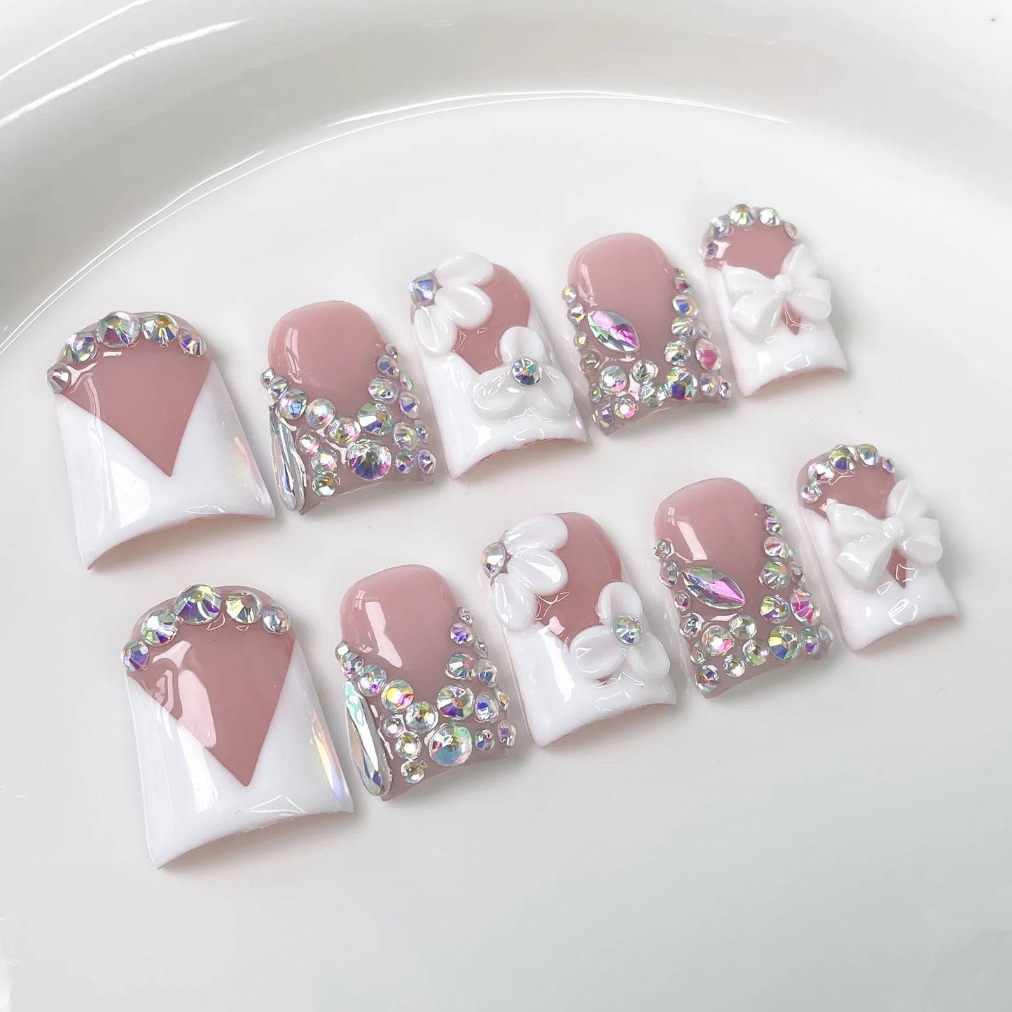 10pcs Pink Duckbill Handmade Press on Nails Art Simple White French Short Fake Nail Wearable Rhinestones Design False Nails Tips