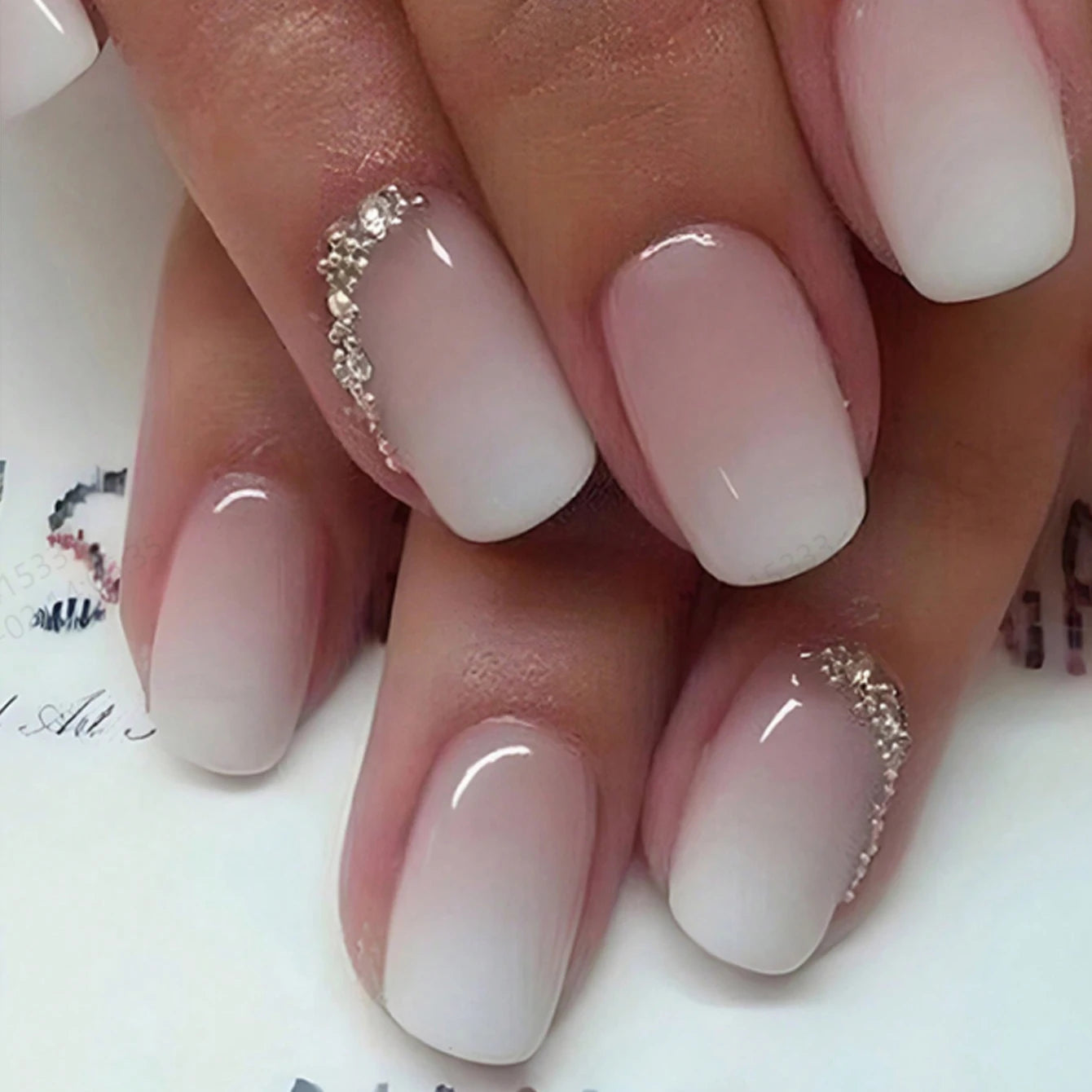 24PCS yellow gradient almond fake nails, delicate and gorgeous, simple and elegant, stylish and generous, suitable for fashion g