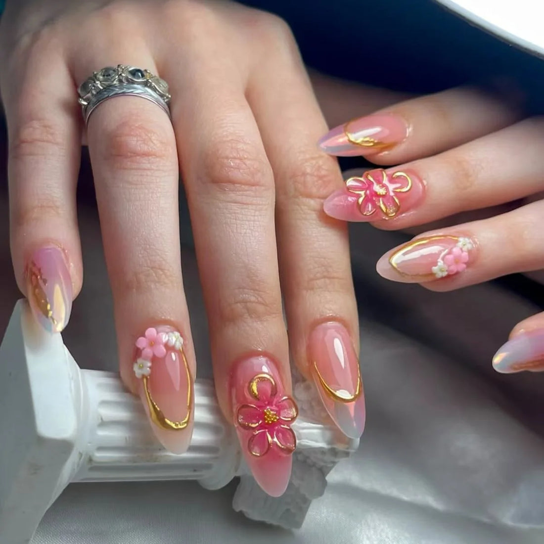24Pcs Sweet Cool Almond Nail Set Press on Acrylic Nails 3D Floral Butterfly Fake Nail Full Cover French Tip Artificial Nails Art