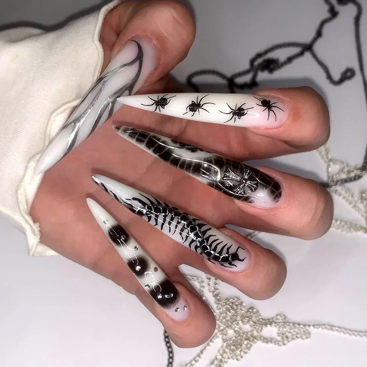 24pcs Spicy Girl Press on Nails Y2k Sliver Flame Black Spider Long Pointed False Nails European Crocodile Pattern Fake Nail Tips