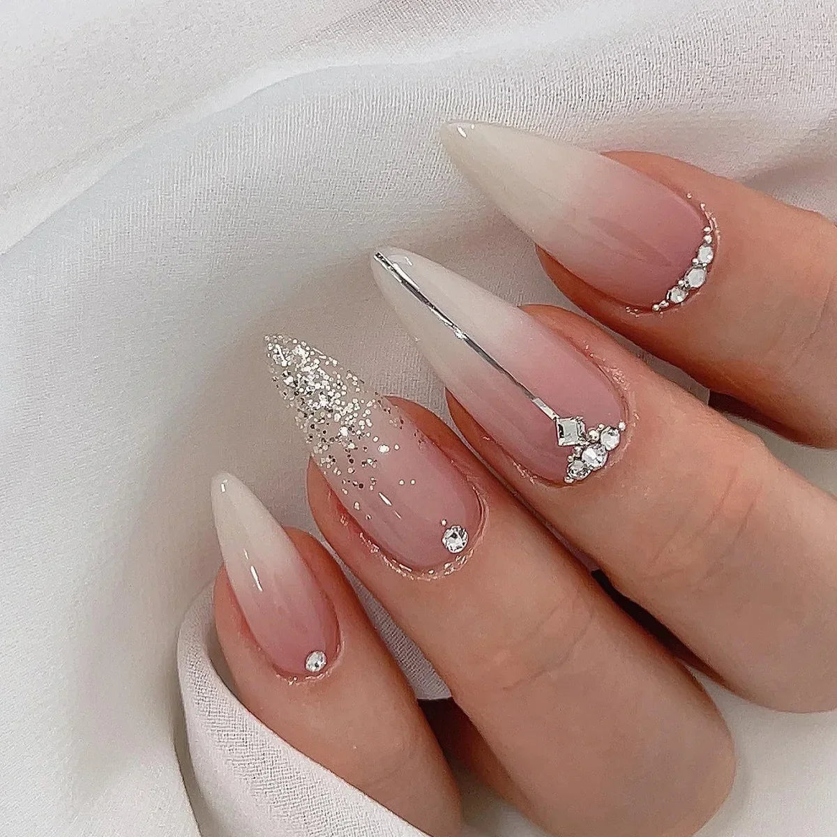 24Pcs White Gradient Press on False Nails Acrylic Stiletto Almond Fake Nail Wearable Solid Color Simple Full Cover Manicure Tips