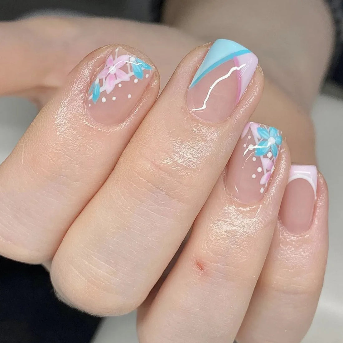 24Pcs Short Square Head Fake Nails with Glue Colorful Flower Design Press on False Nails Wearable Finished Full Cover Nail Tips