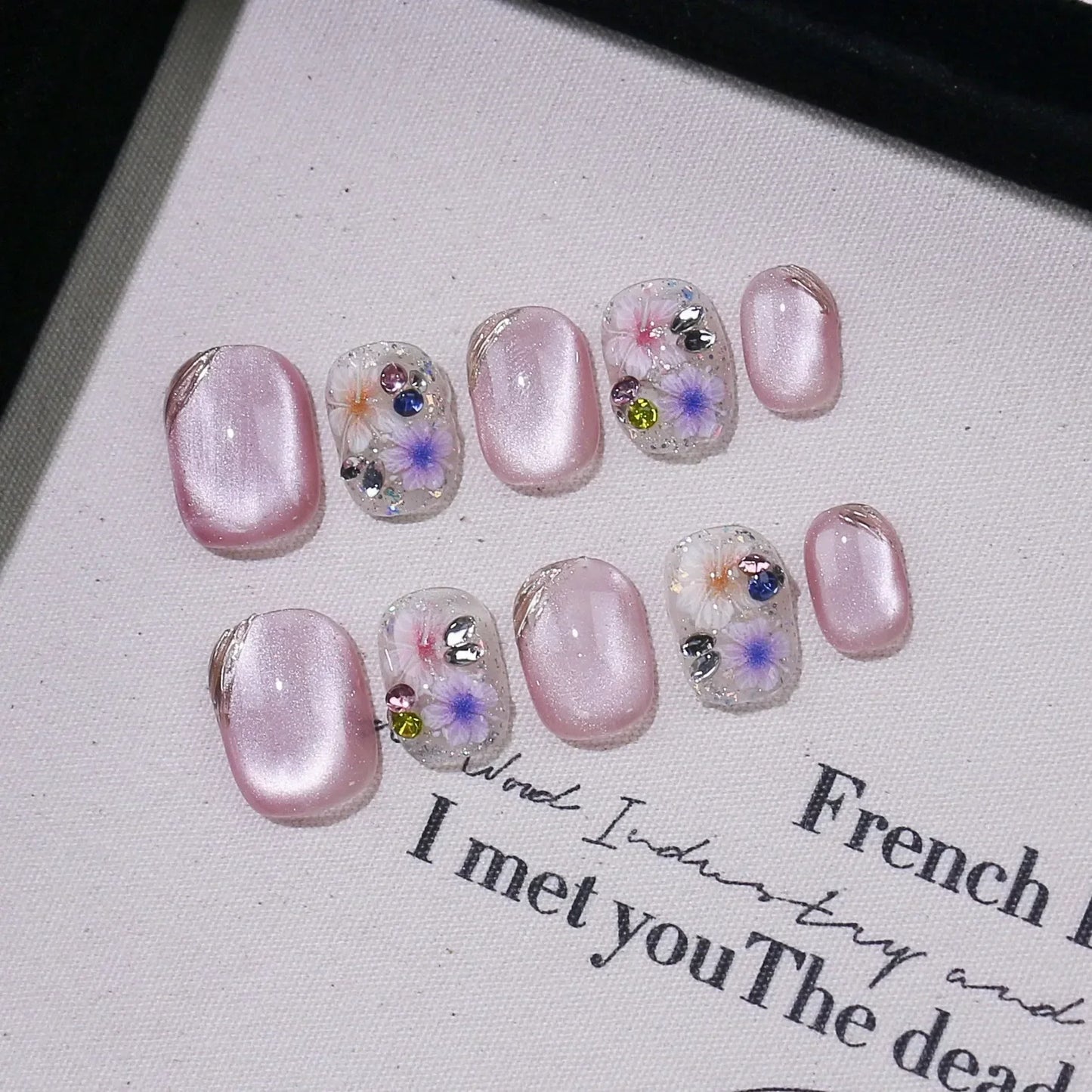 10pcs/set Handmade Press-On Nails - Blue Glossy Fish & Bubbles Design Short Oval Fake Nails with Cat Eye Effect False Nails