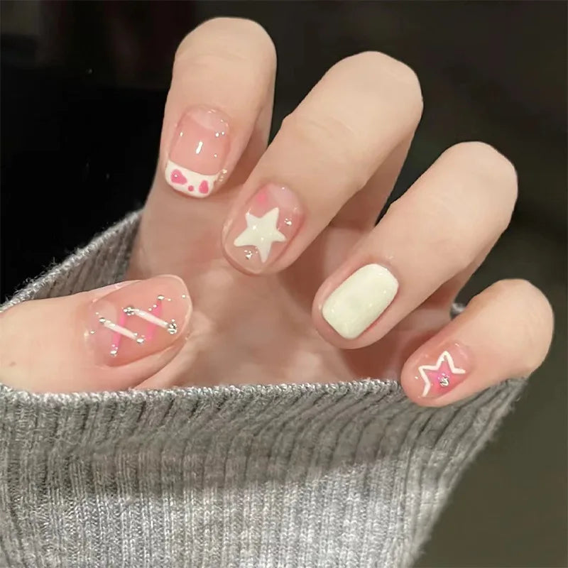 Y2K Black White Star Artificial Fake Nails Full Cover Short False Nail Removable Press on Nails for Women DIY Manicure 24Pcs