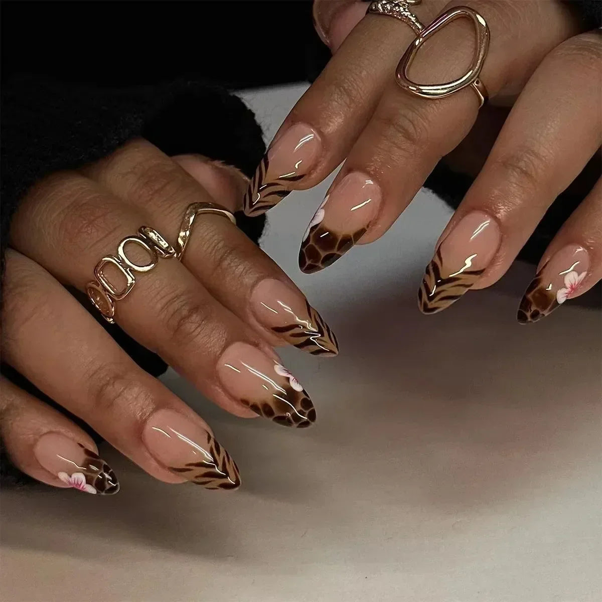 Leopard Print Ballet Fake Nails Art Almond False Nail Tip Charm Star Bowknot Flower Heart Cherry Pointed Press on Nails Manicure
