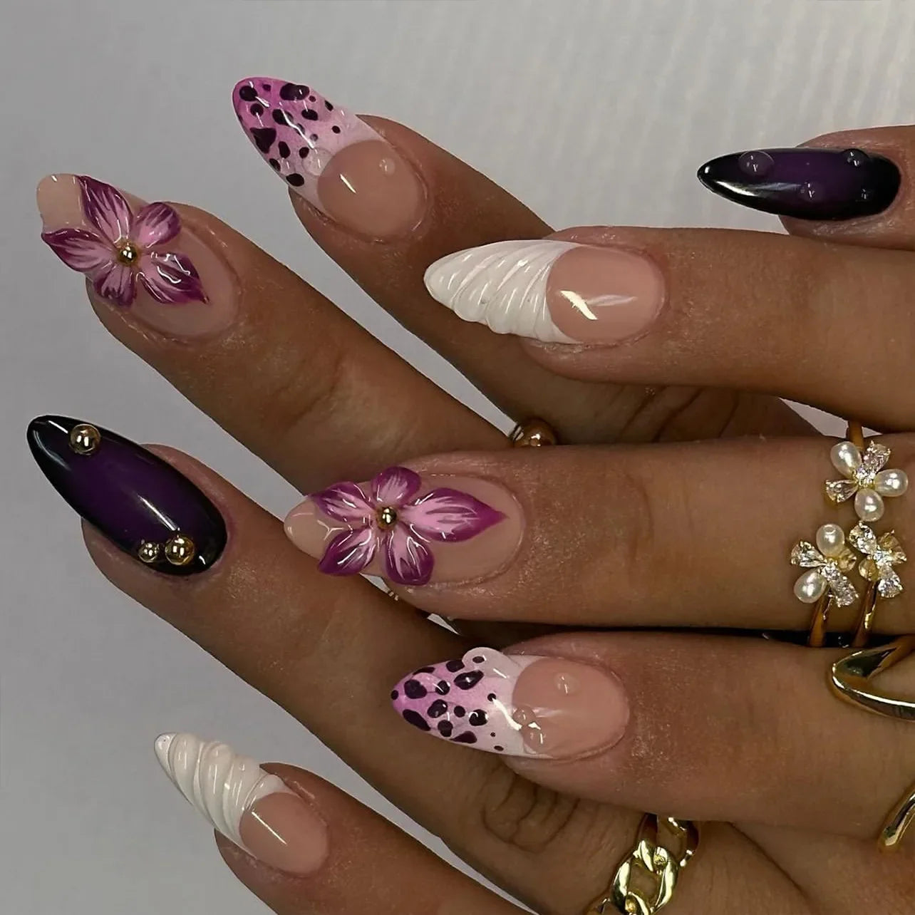 24pcs Cute False Nail Ocean Creature Pattern Stick on Nails Yellow French Short Almond Fake Nail Flower Design Press on Nails