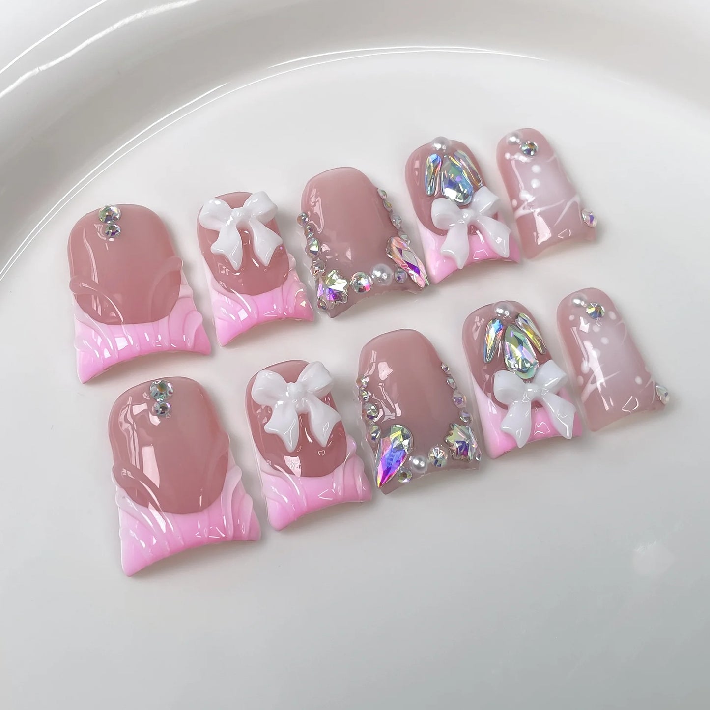 10pcs Pink Duckbill Handmade Press on Nails Art Simple White French Short Fake Nail Wearable Rhinestones Design False Nails Tips