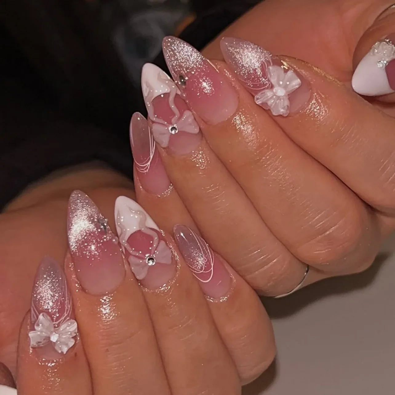 24pcs White Flower Fake Nail Tips Ins Yellow Pink Blush False Nails Wearable Full Cover European Almond Shaped Press on Nails