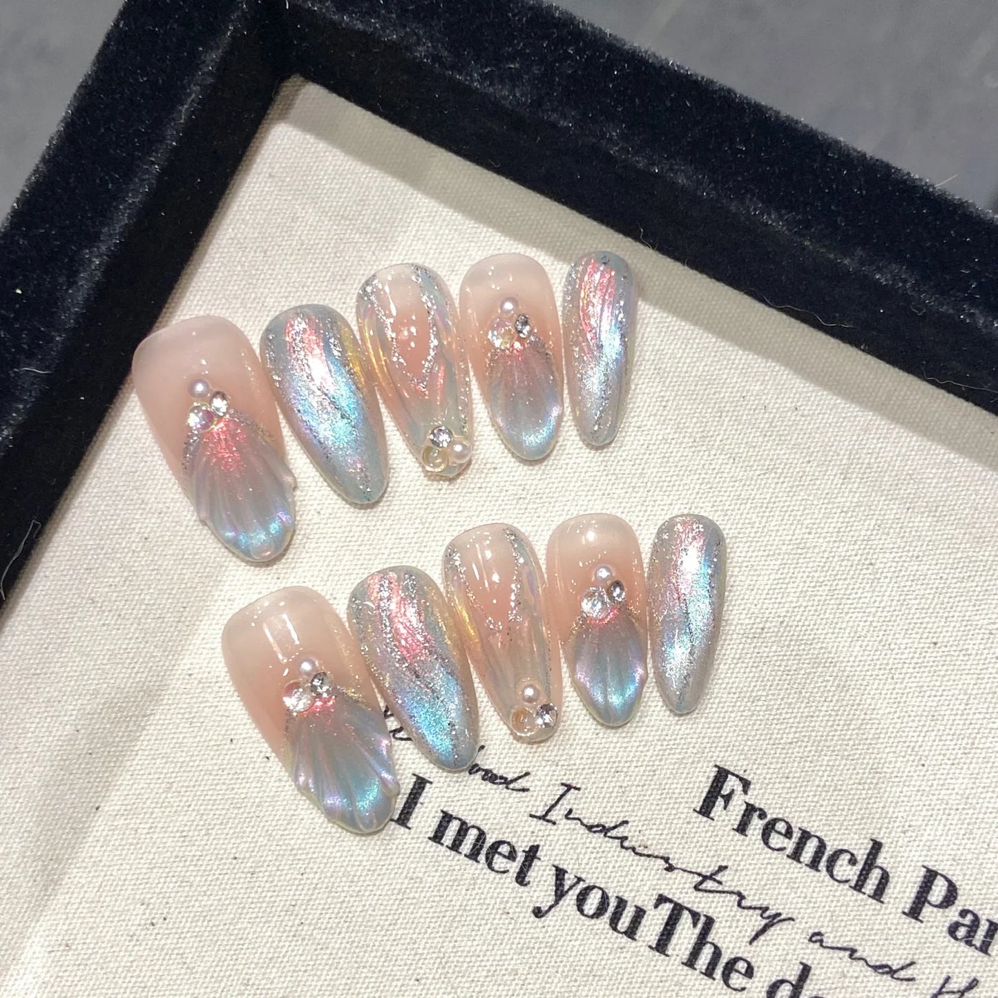 10Pcs Shiny Handmade Press on Nails Full Cover Rhinestone Cat's Eye Design False Nails Almond Wearable Manicure Nail Tips Art