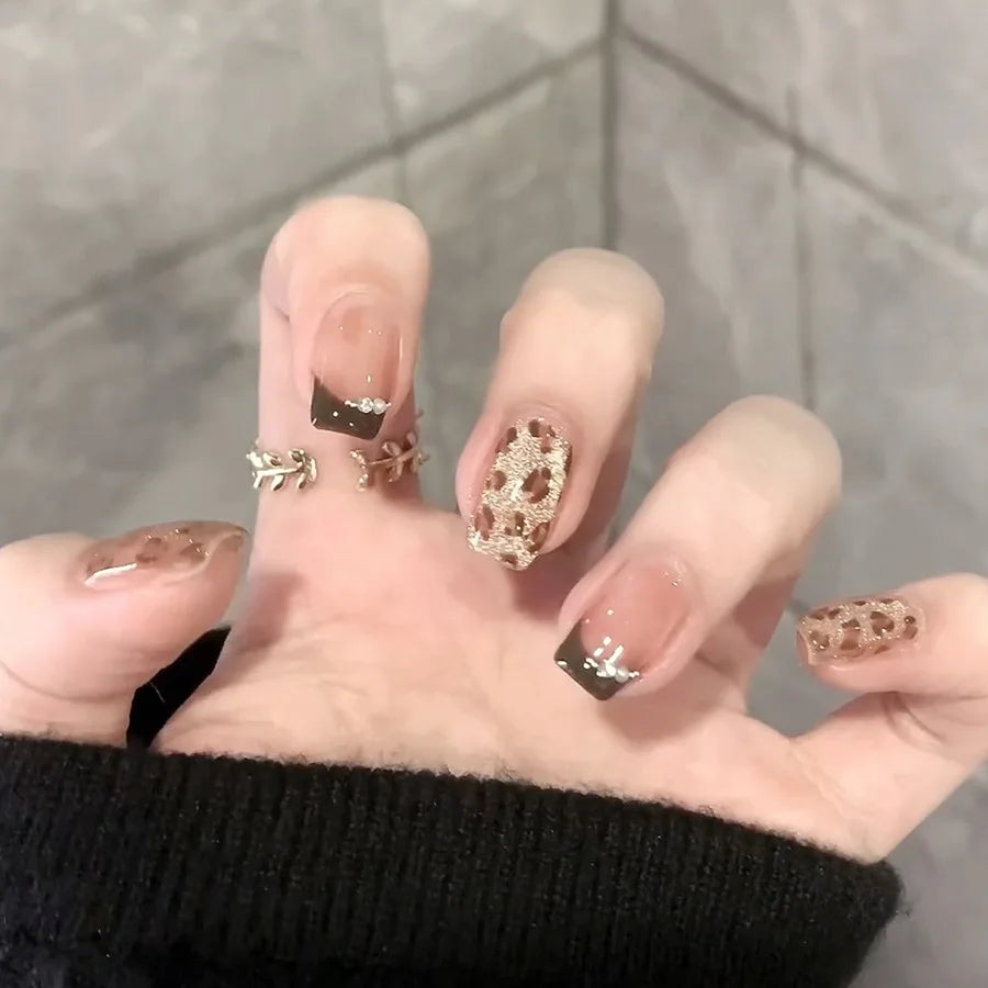 24PCS Black Leopard Print Patterns French Press on Nails Full Cover Sweet Cool Short Square Fake Nails for Women Simple Nail Art