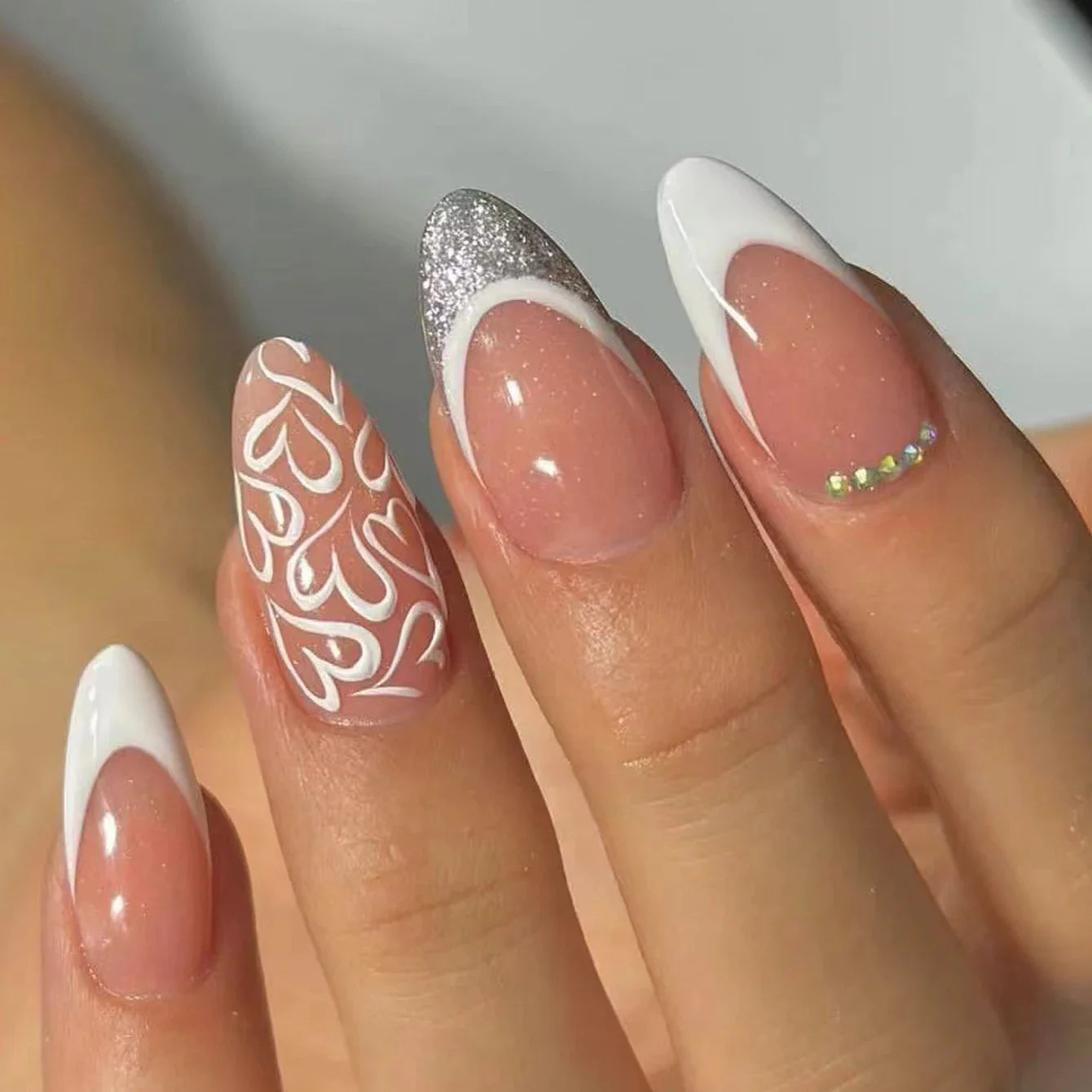 24PCS- white almond fake nails, red love pattern decoration, exquisite elegance, fashion generous, suitable for dating, dinner,