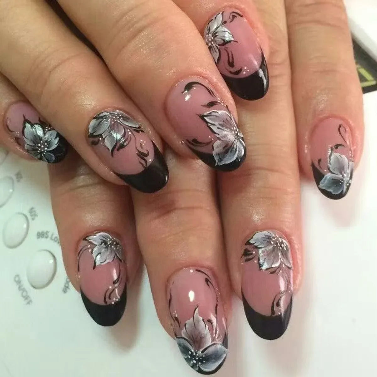 24Pcs Short Round Head Almond Fake Nails with Flowers Grass Pattern Wearable False Nails Tips Summer Full Cover Press on Nails