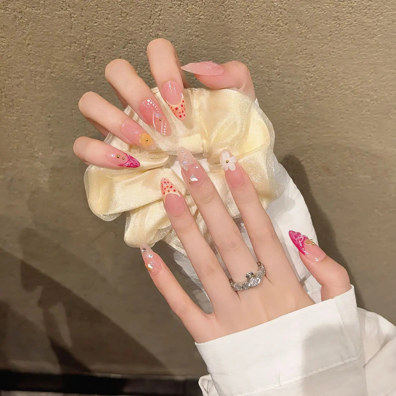 Handmade Press on Nails 3D Flower Snake Design Fake Nail Tips for Girls Wearable Detachable Sweet Gradient Almond False Nails
