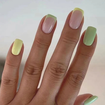 24Pcs Short Retro Flower Design Nails Art Manicure Pink False Nails Wearable Square Fake Nails Press on Full Cover Nail Tips
