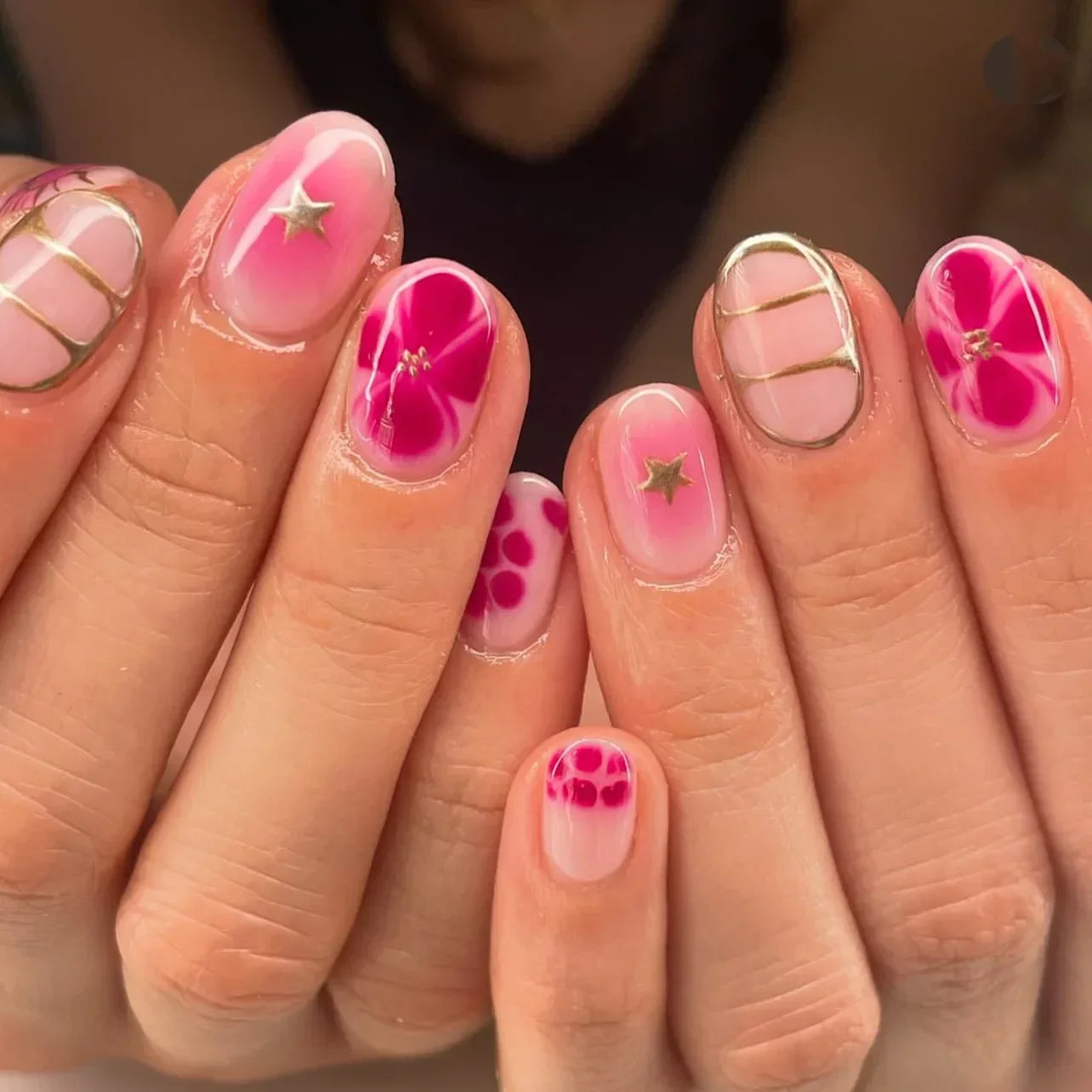 Fashion Brown Flowers Nude Color Nail Art Gold French Almond False Nails Detachable Finished Fake Nails Press on Nails with Glue
