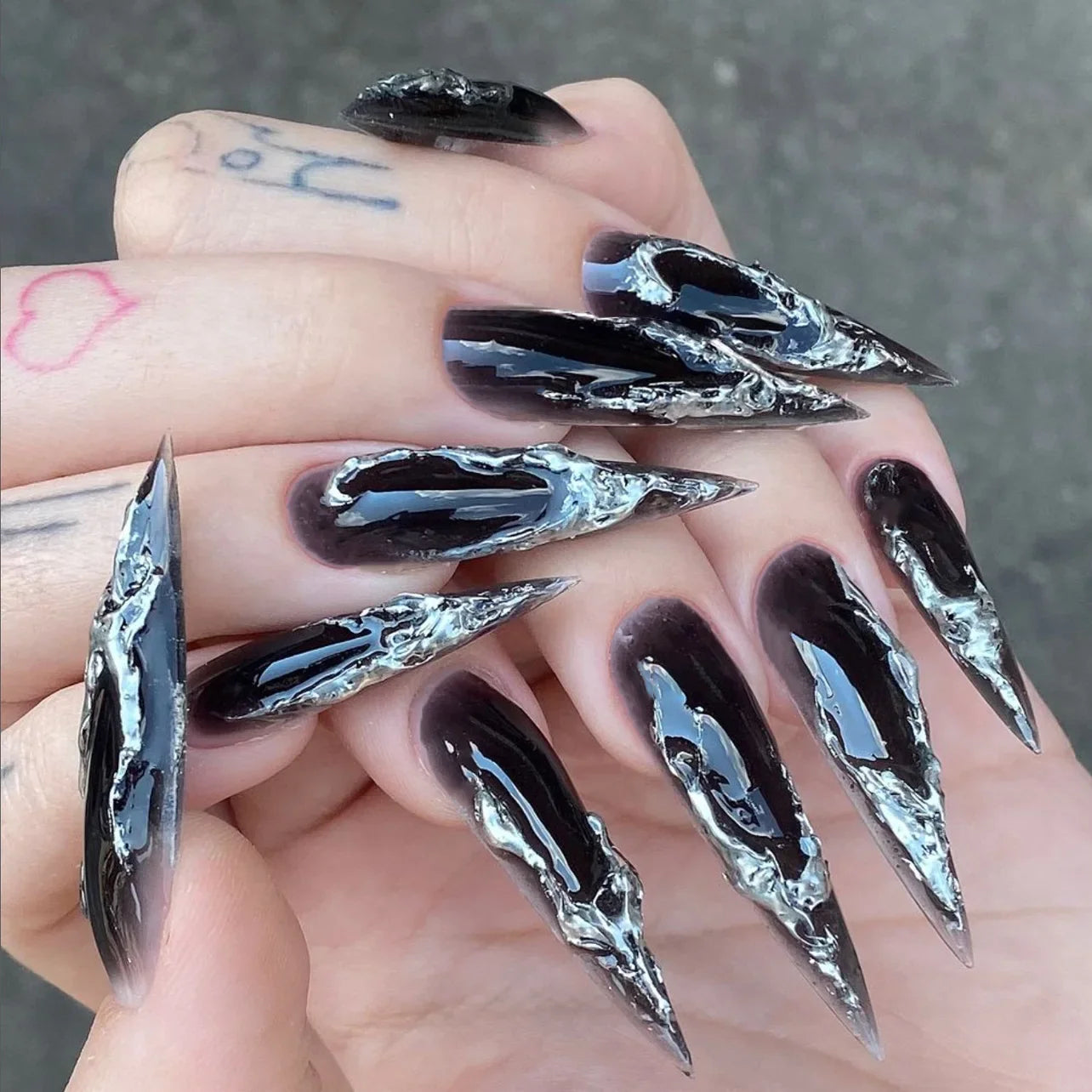 24Pcs Horror Comic Tomie Press on Nails Almond Glossy Black Japanese Anime Nails Reusable Halloween False Nail Tips for Girls