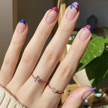 24Pcs Simple Green French False Nails Short Almond Fake Nails with Wave Line Design Wearable Round Head Press on Nail Tips
