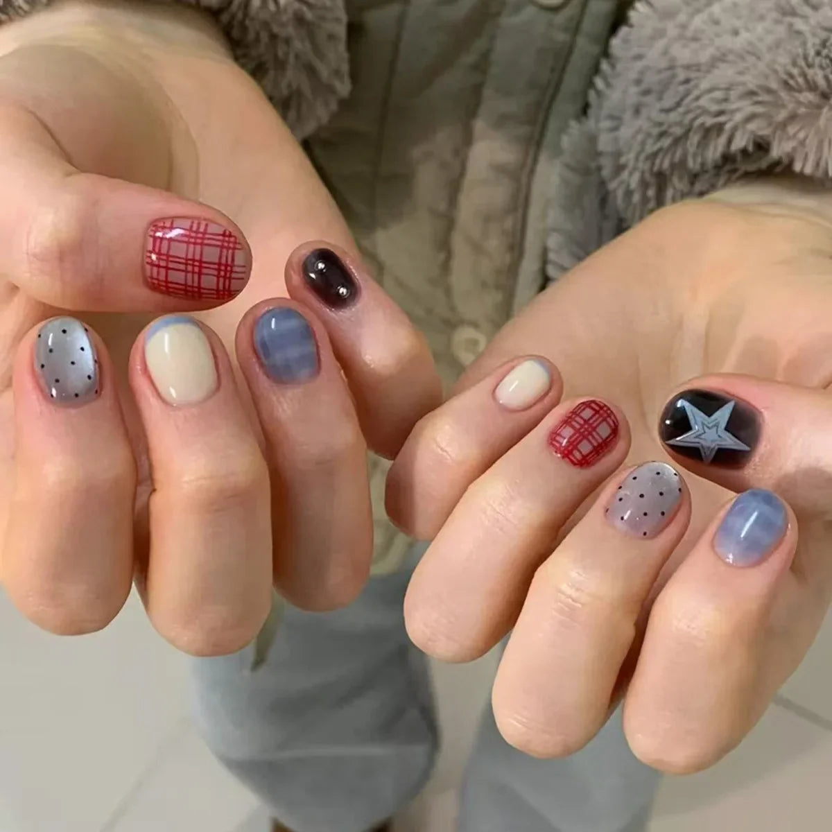 10pcs Short Oval Shaped Press-On Nails - Color Block Stripes & Star Designs Glossy Mix-and-Match False Nails for Women and Girls