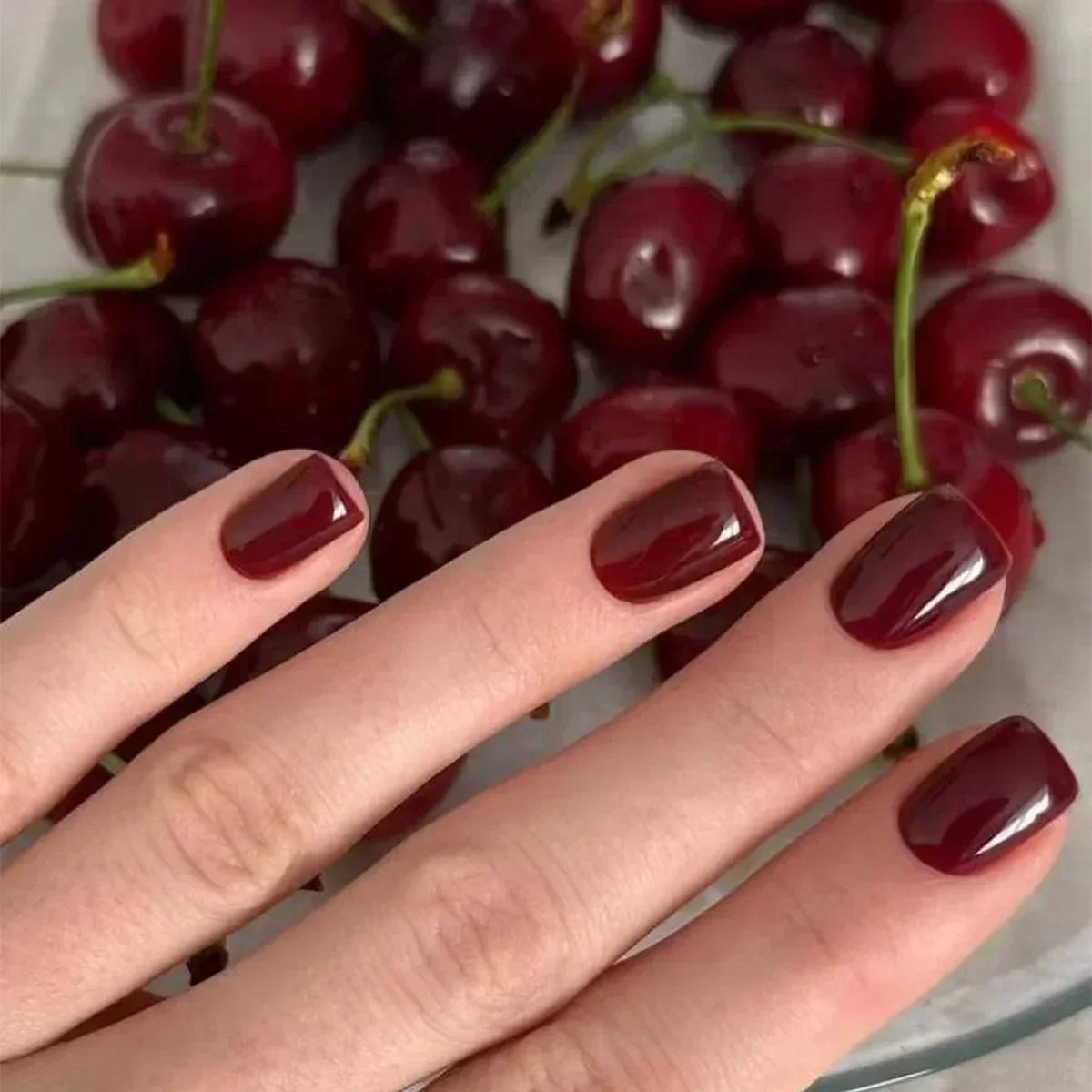 24pcs Crystal Cat Eye False Nails with Glue Short Square Press on Nails Shiny Red Jewel Nail Solid Color Fake Nails Minimalis