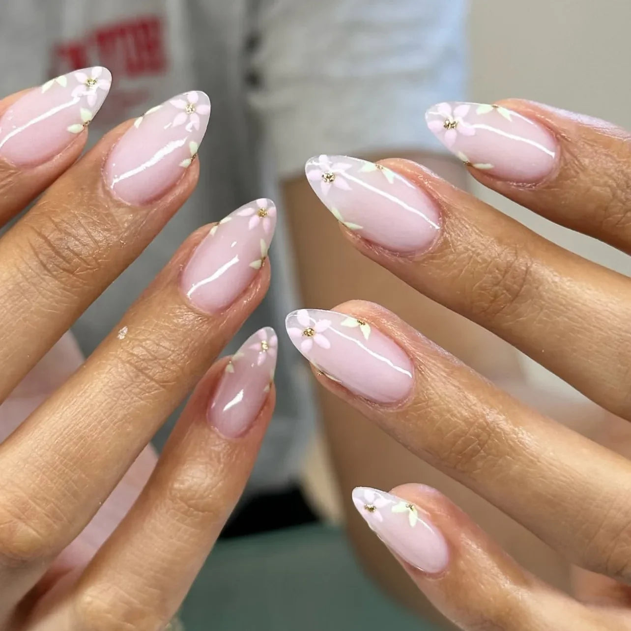 24pcs French Simple Fake Nails Ins White Edge Nude Color False Nail Tips Almond Stick on Nail Patch for Girl Lady Manicure Tools