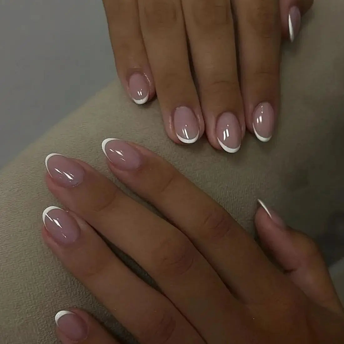 White French Classic Short Rround Nail Art Wearable Fashion Fake Nails Detachable Finished False Nails Press on Nails with Glue