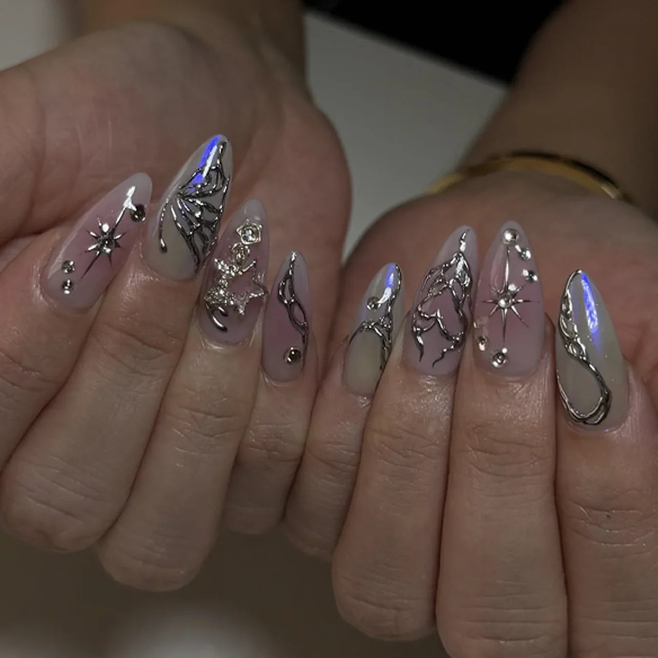 24Pcs Short Round Head Almond Fake Nails with Flowers Grass Pattern Wearable False Nails Tips Summer Full Cover Press on Nails