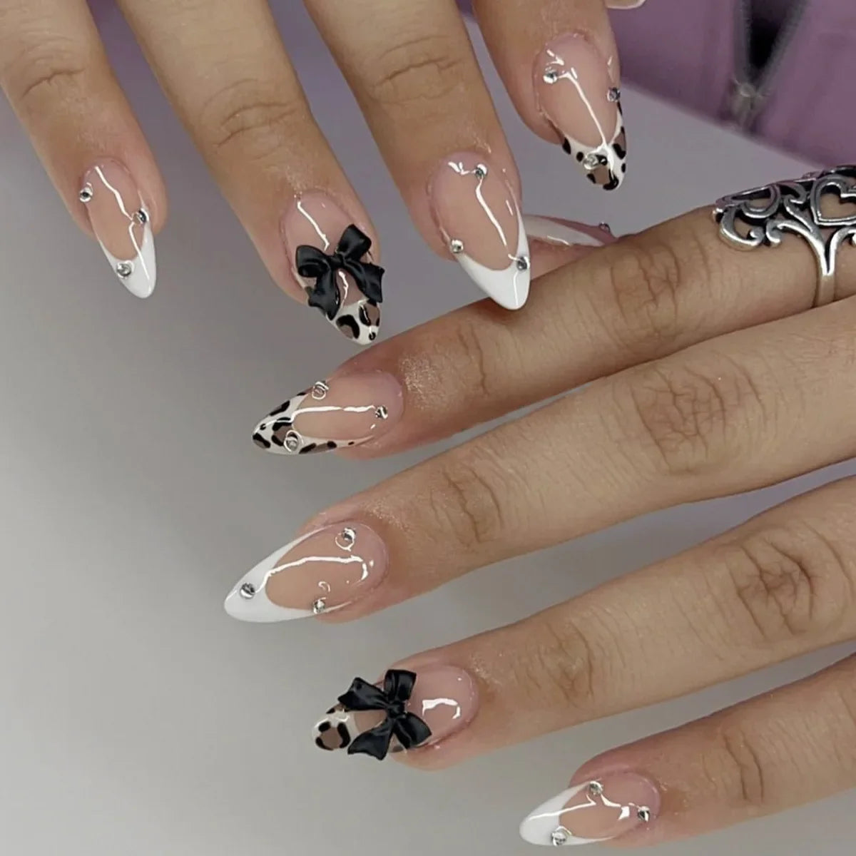 24pcs French Almond Press on Nails Flower False Nails Wearable Stick-on Nails Fake Nail Uñas Postizas Mujer Накладные Ногти 네일팁