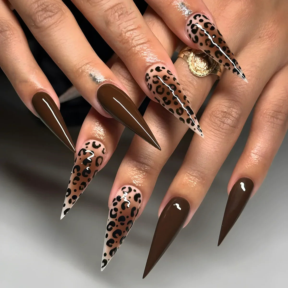 24Pcs White Gradient Press on False Nails Acrylic Stiletto Almond Fake Nail Wearable Solid Color Simple Full Cover Manicure Tips
